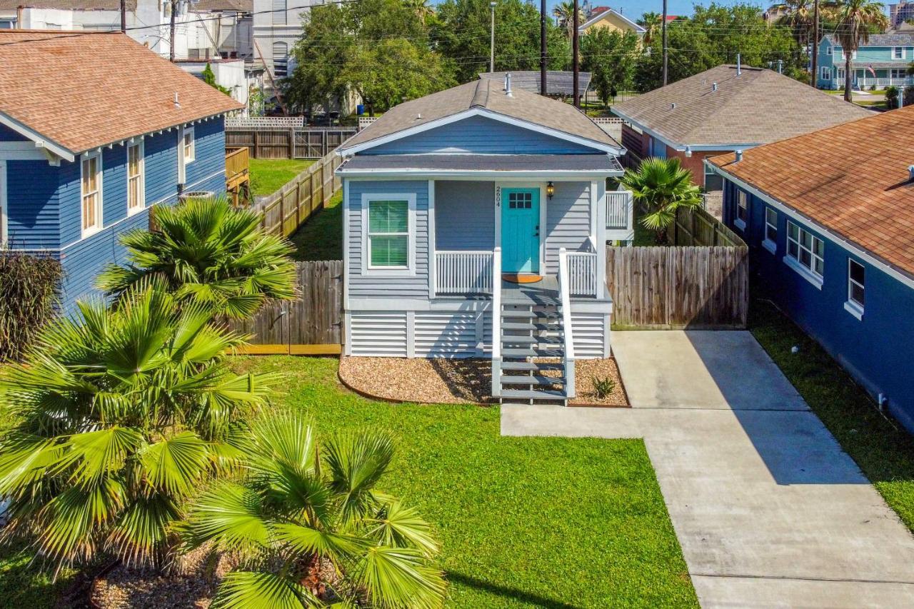 The Breezy Bungalow Galveston Exterior photo