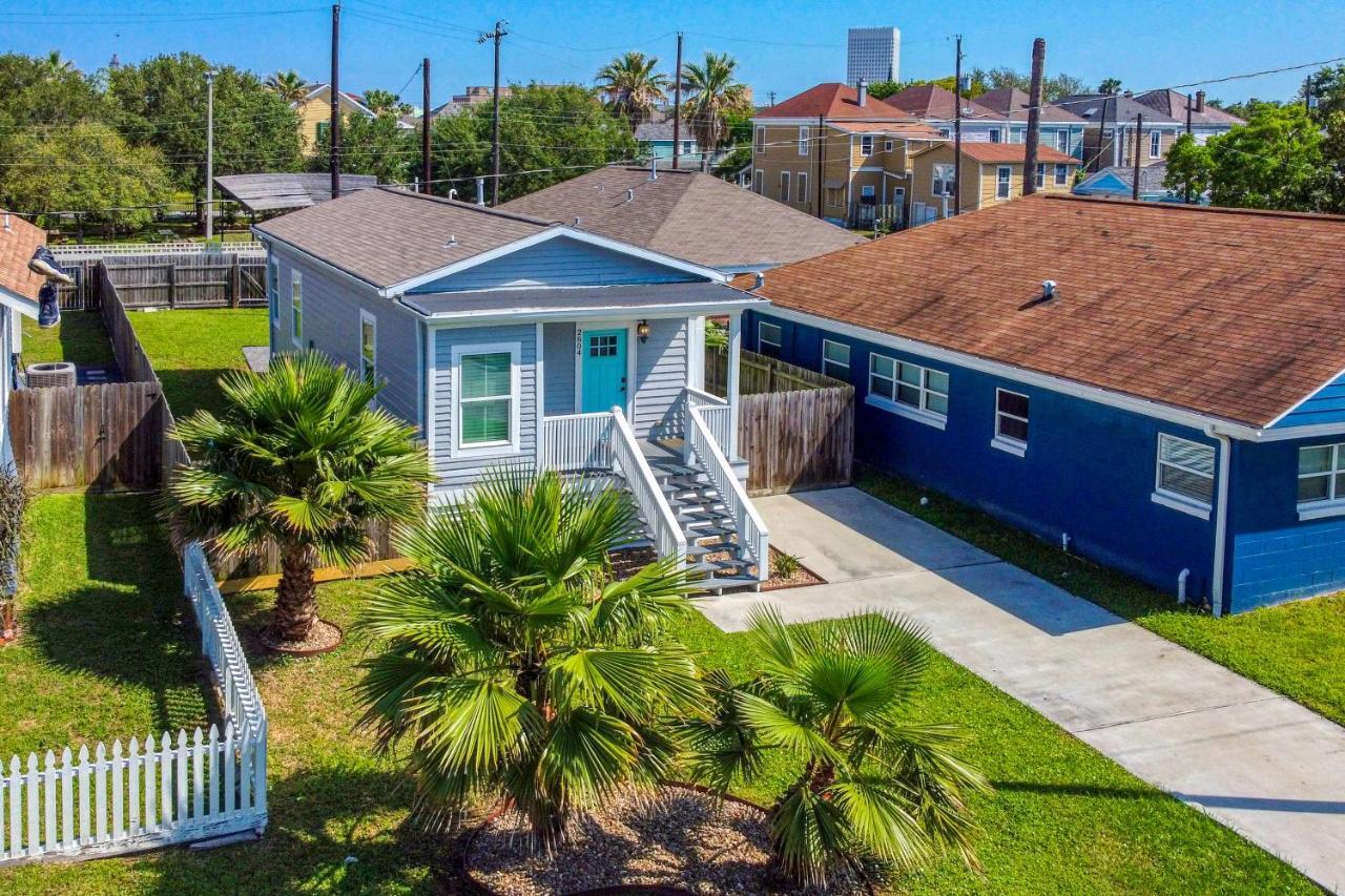 The Breezy Bungalow Galveston Exterior photo