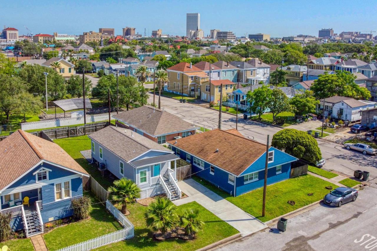 The Breezy Bungalow Galveston Exterior photo