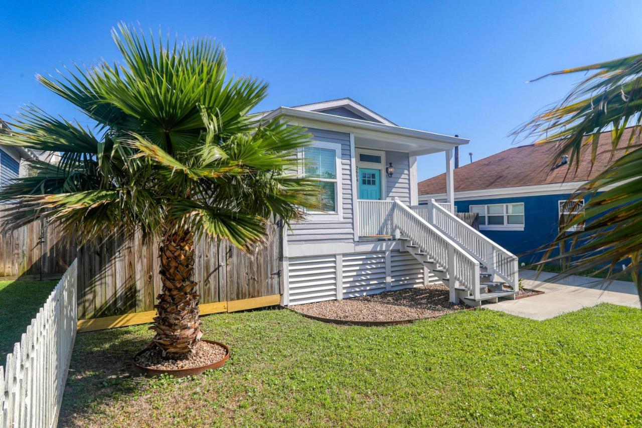 The Breezy Bungalow Galveston Exterior photo