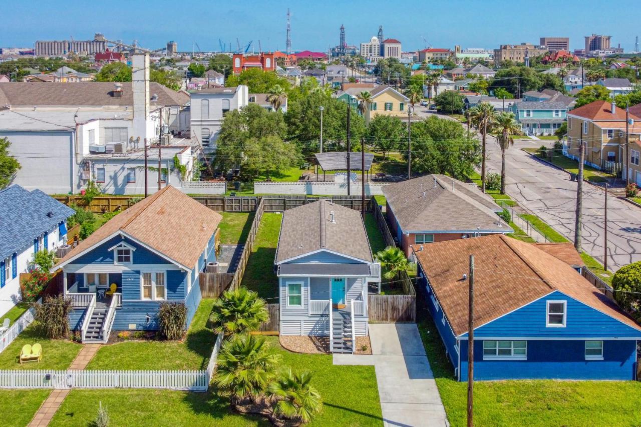 The Breezy Bungalow Galveston Exterior photo