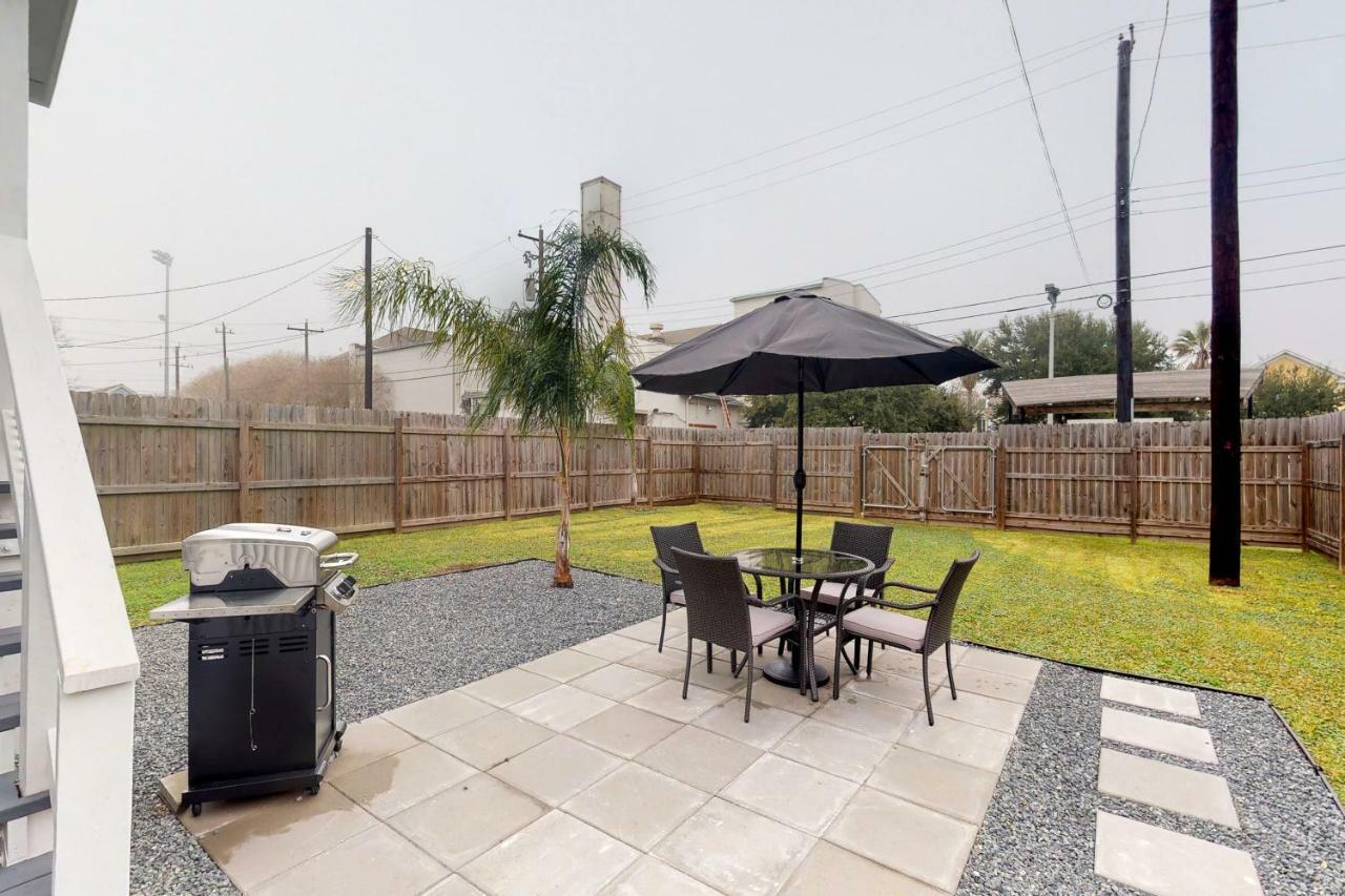 The Breezy Bungalow Galveston Exterior photo